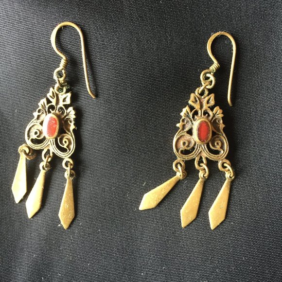 VINTAGE BRASS CHANDELIER EARRINGS - Picture 2 of 3